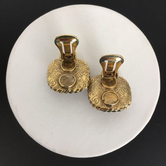 Vintage Plum Purple Glass Cabochon Clip Earrings Gold Estate Costume Jewelry - Picture 3 of 7